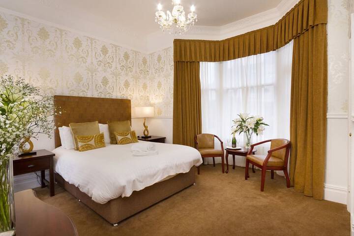 Room 13 of 46
