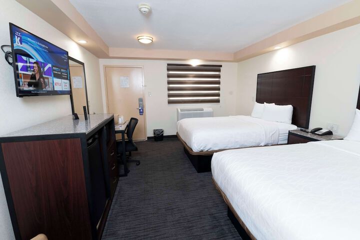 2 Double Beds (6 of 10)