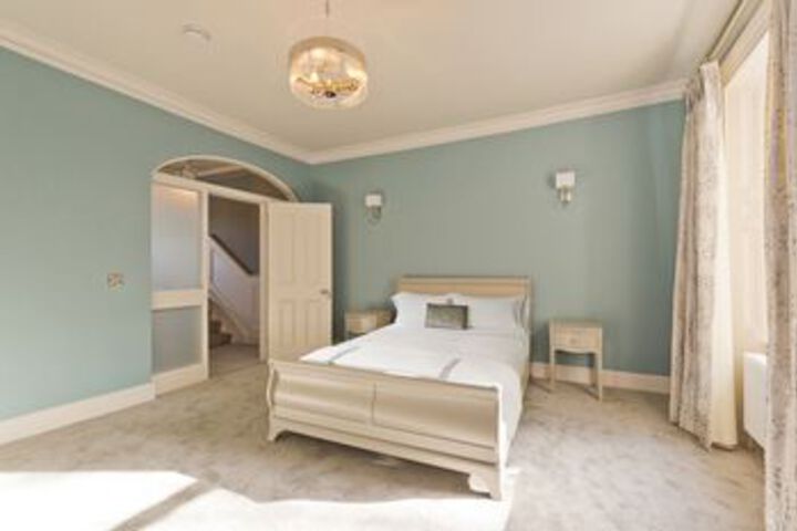 Room 18 of 30