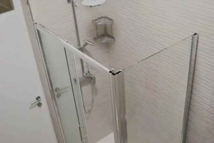 Room 8 of 15