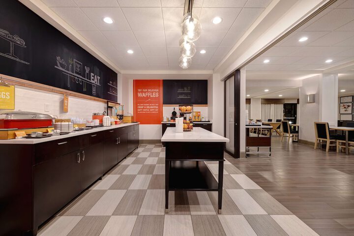 Breakfast/Coffee Service 33 of 39