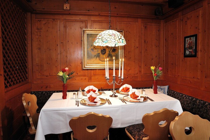 Dining 74 of 99