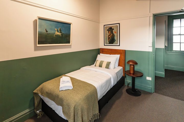 Room 10 of 30