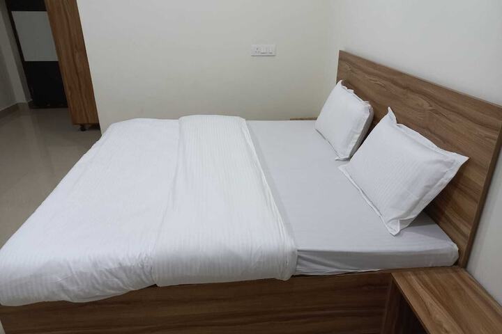 Room 3 of 16