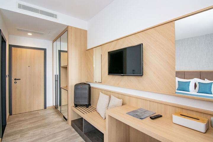 Room 11 of 25