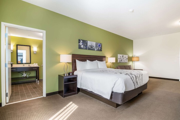 1 King Bed (18 of 41)