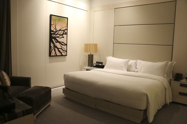 Room 8 of 65