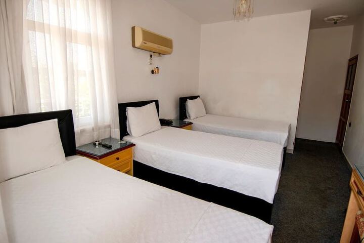 Room 6 of 11