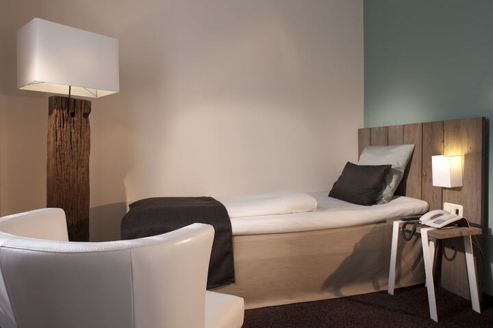 Room 2 of 35