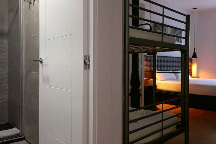 Room 14 of 39