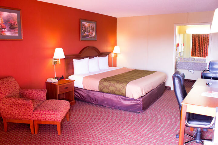 Room 9 of 28