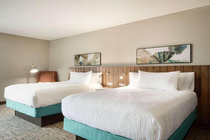 2 Queen Beds (8 of 8)