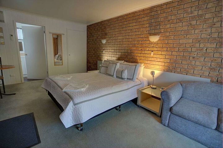 Room 8 of 35