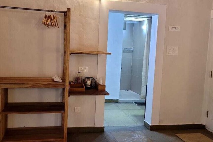 Room 7 of 18