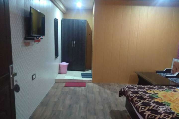 Room 7 of 28