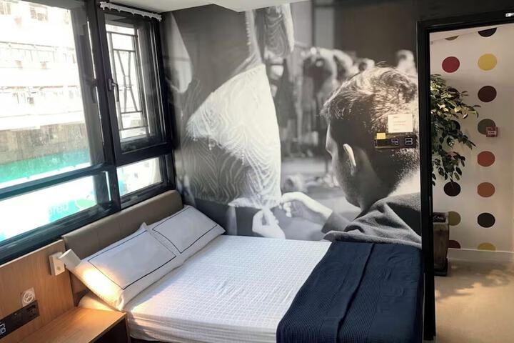Room 19 of 25