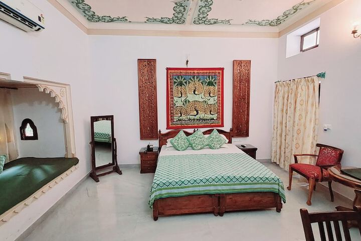 Room 9 of 27