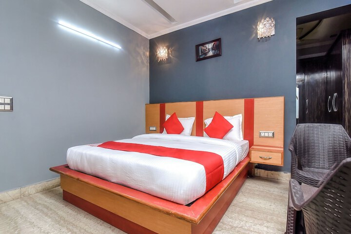 Room 6 of 32