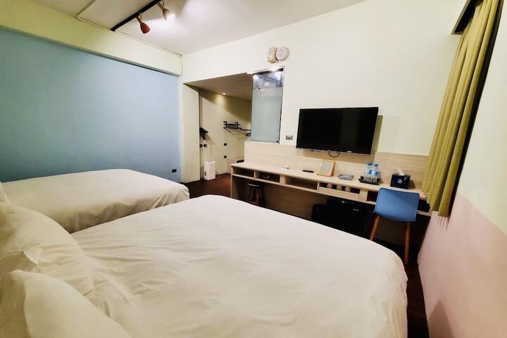 Room 32 of 74