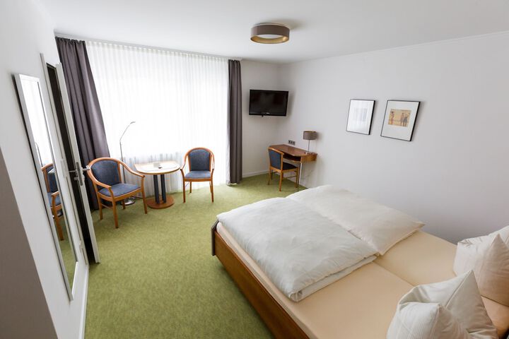 Room 6 of 63