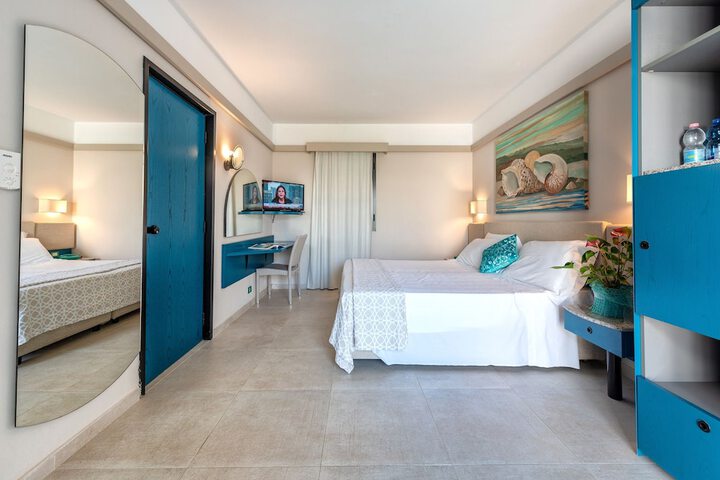 Room 14 of 128