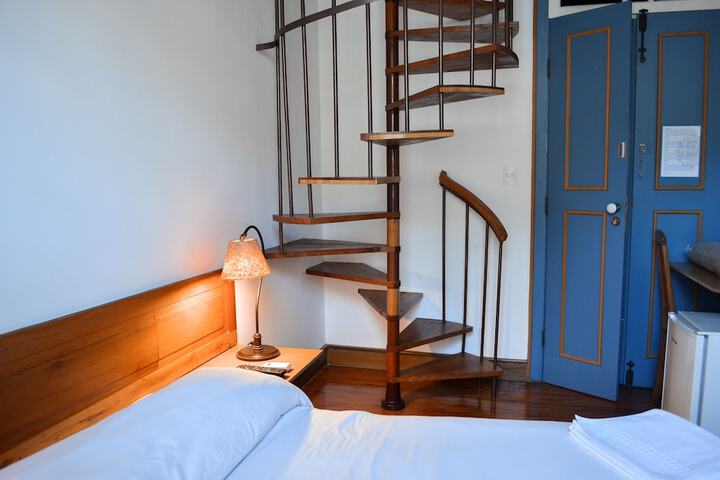 Room 43 of 106