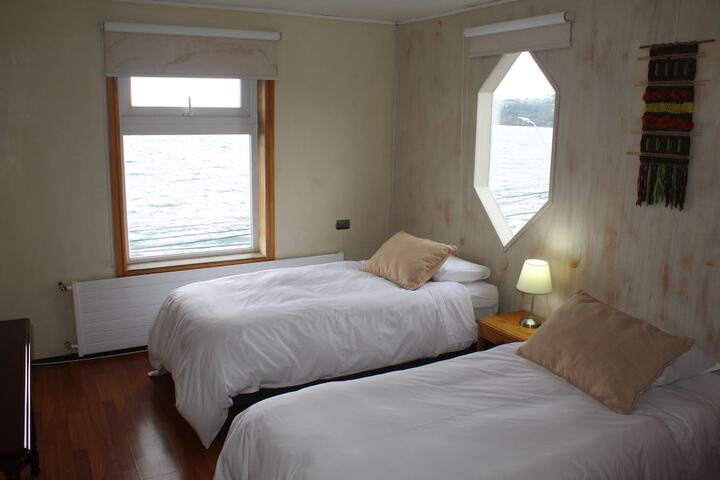 Room 17 of 32