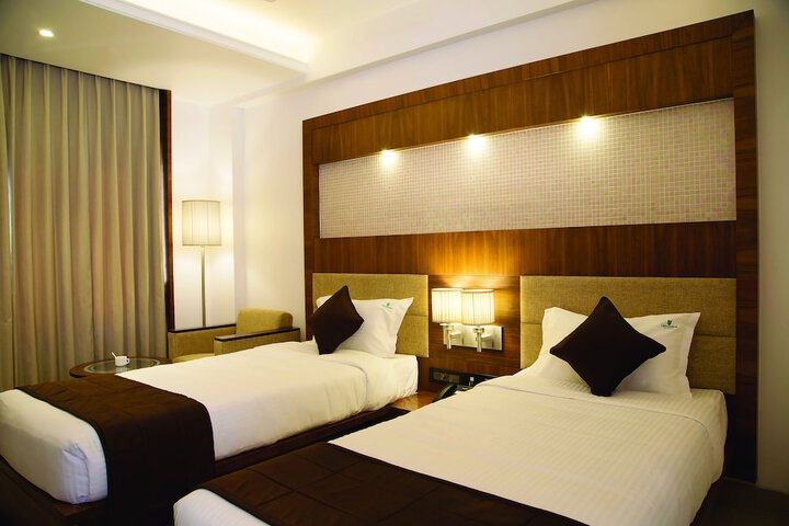 Room 10 of 30