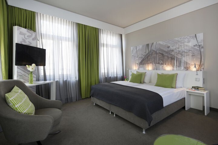 Room 14 of 32