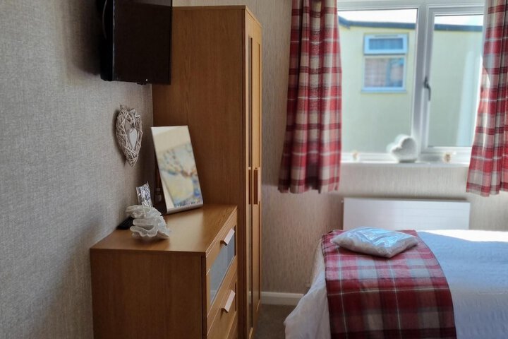 Room 2 of 17