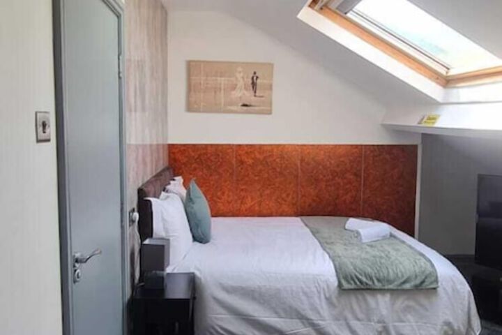 Room 5 of 26