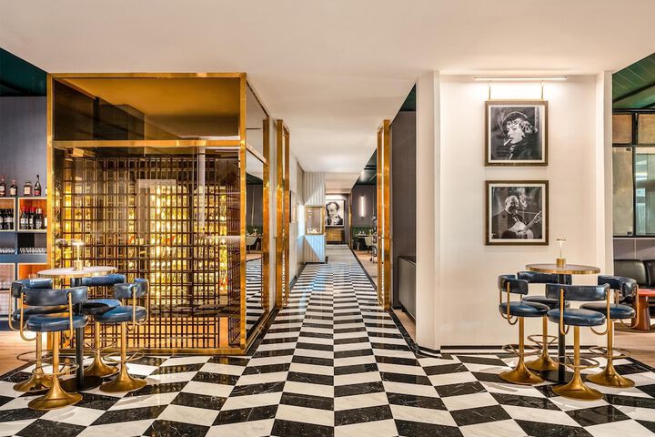 Entrance & Lobby
