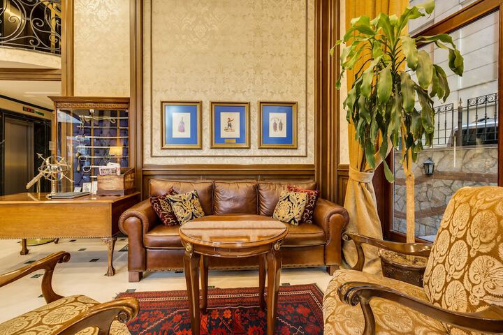 Entrance & Lobby