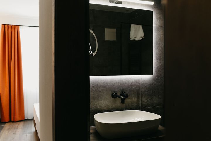 Room 15 of 21