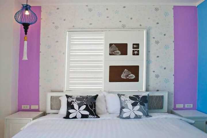 Room 13 of 22