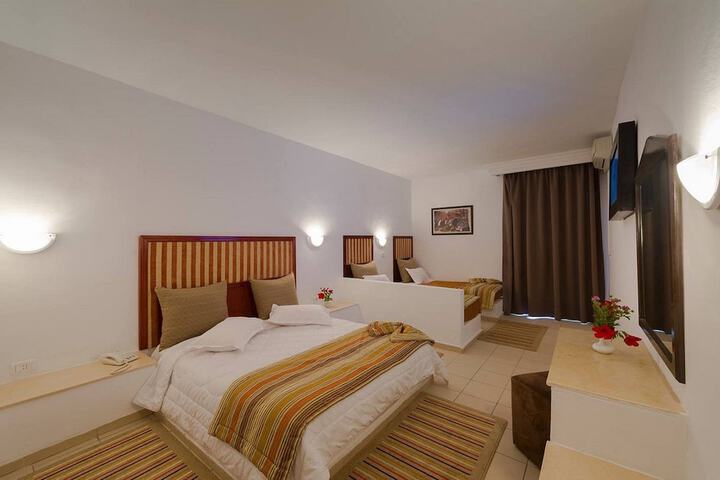 Room 4 of 43