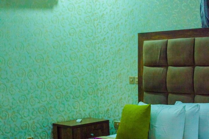 Room 5 of 27