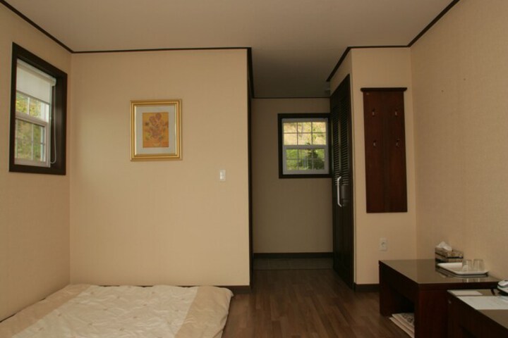 Room 9 of 40