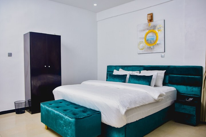 Room 13 of 38