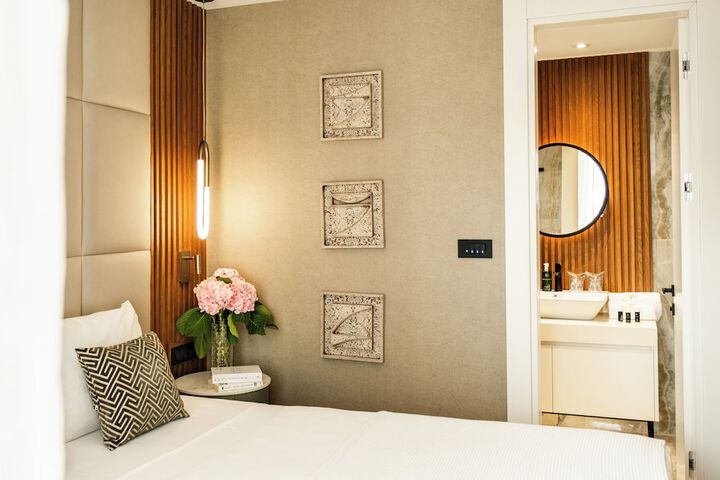 Room 5 of 15