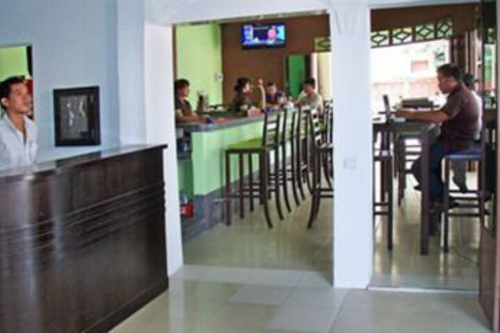 Lounge 19 of 29