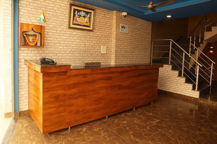 Hotel The Elegance