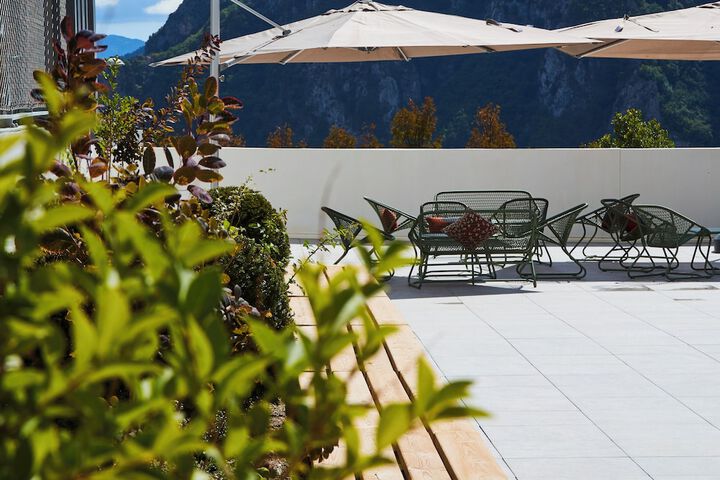 Hotel Exterior 24 of 32