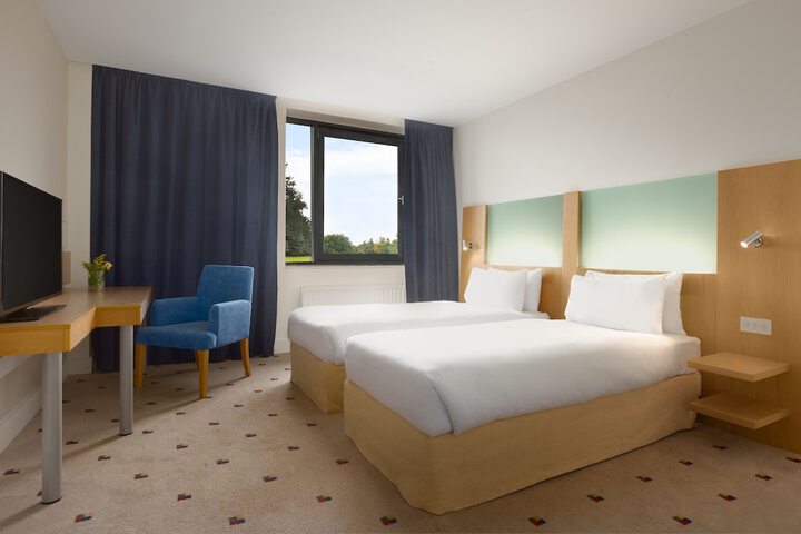 Room 5 of 28