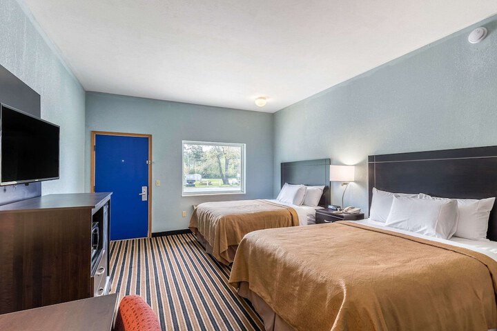 2 Queen Beds Accessible (9 of 9)