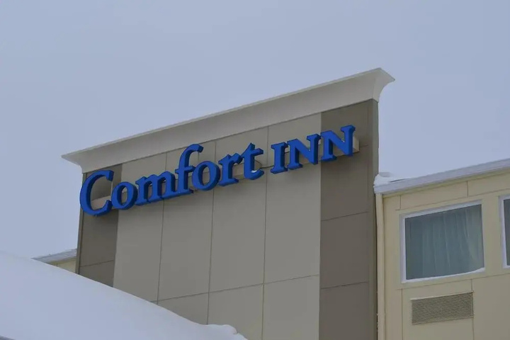 Exterior of Kensington Inn Hotel & Suites