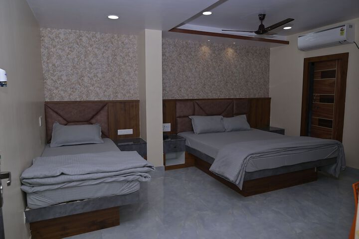 Room 5 of 11