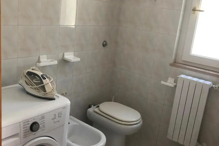 Room 6 of 11