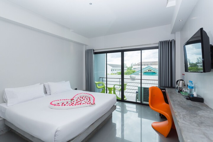 Room 33 of 49