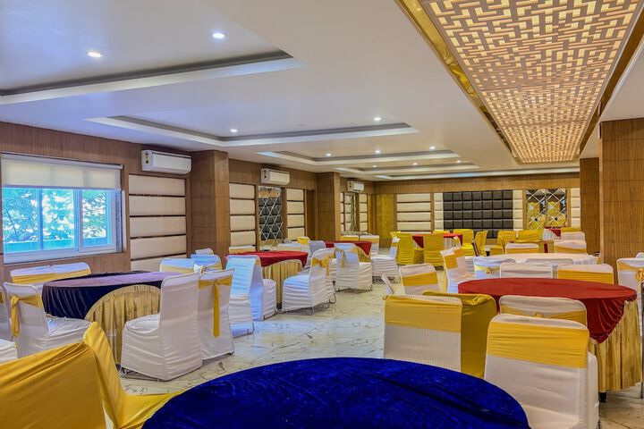 Ballroom/Hall 52 of 63